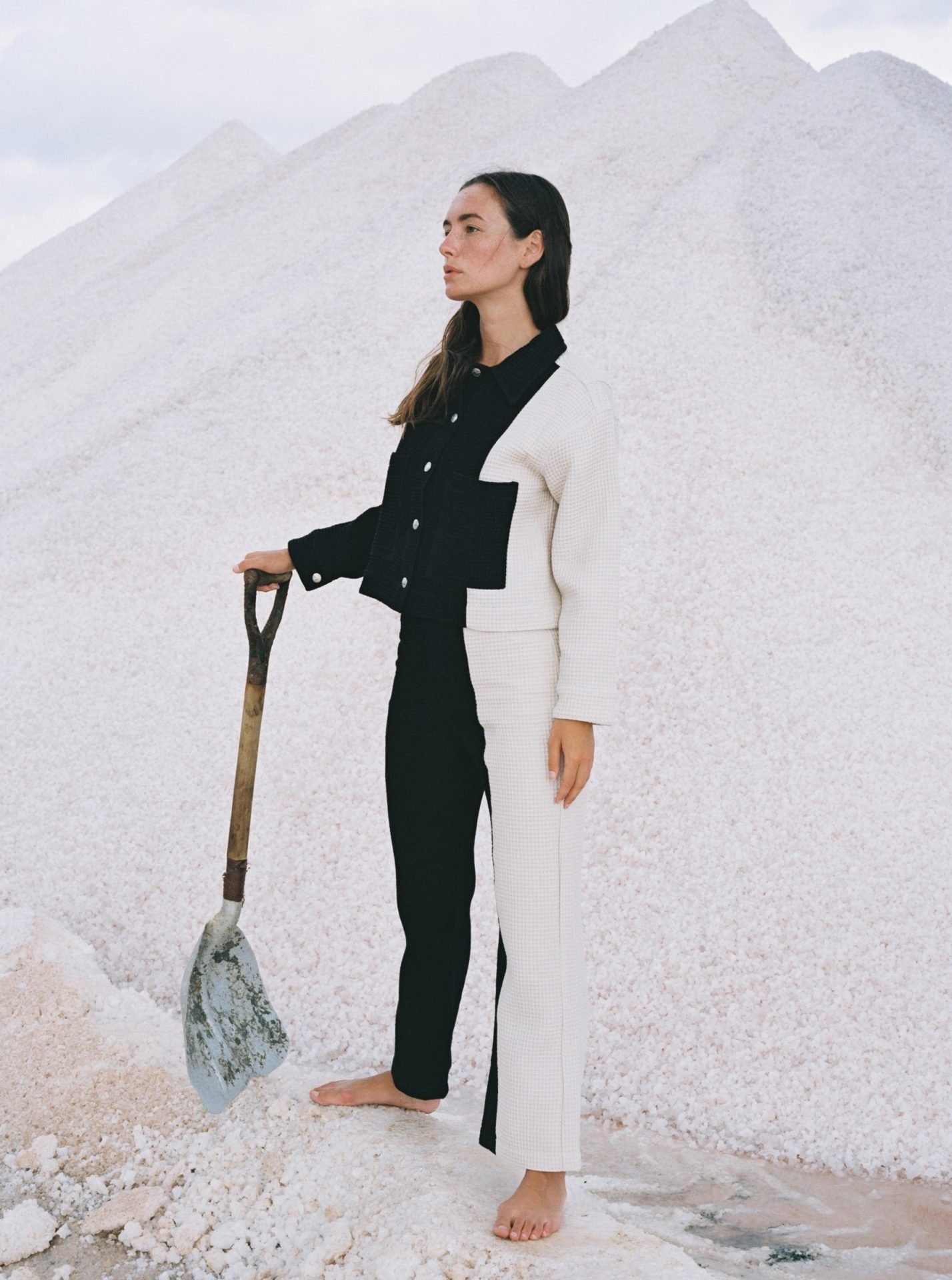 Daisy Mini Waffle Jacket / Two Tone.Two-tone cropped jacket with two chest pockets, vintage buttons and closure on the cuffs. Made in Barcelona. 100% Cotton.